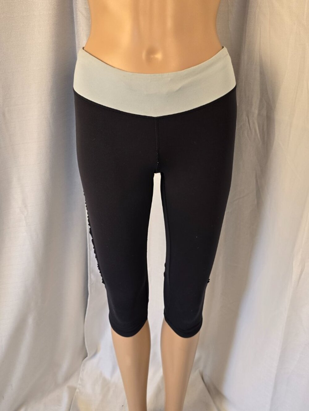 Lululemon Gray & Navy Athletic Pant with Back Zipper Pocket Size XS